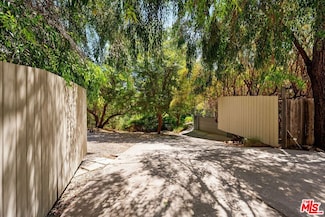 22760 Chamera Ln, Topanga, CA 90290