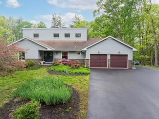 162 Forest Hill Dr, Kingston, NY 12401