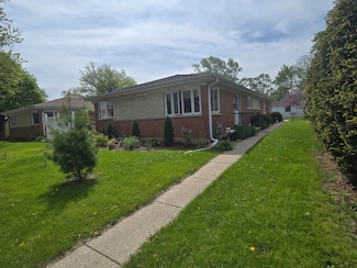 215 E Vermont St, Villa Park, IL 60181