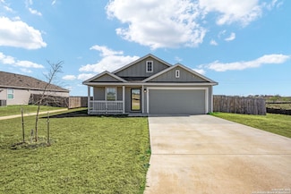 439 Agave Cir, Jourdanton, TX 78026
