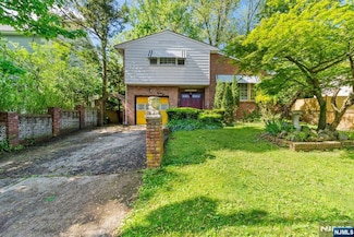 86 Fairview Ave, Teaneck, NJ 07666