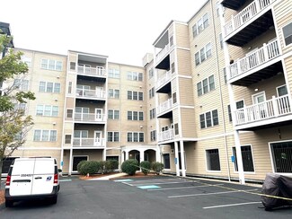 8 Walnut St Unit 207, Peabody, MA 01960