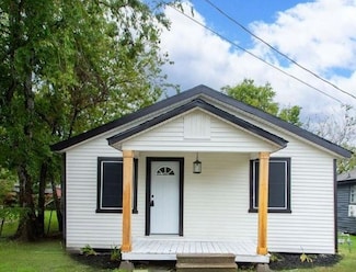 2425 E Fayle St, Baytown, TX 77521