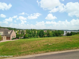 477 Zepher Dr, Lenoir City, TN 37772