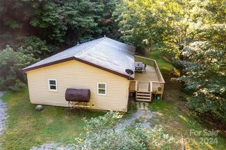 500 Chimney Log Rd, Marshall, NC 28753
