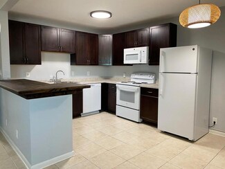 810 Lake Shore Dr Unit 17, West Palm Beach, FL 33403