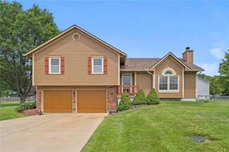 604 Meadow Ct, Raymore, MO 64083
