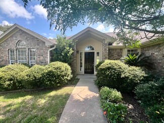 212 Muirfield St, Meadowlakes, TX 78654