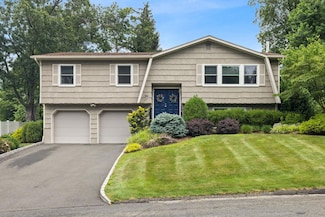 27 Stubbe Dr, Stony Point, NY 10980