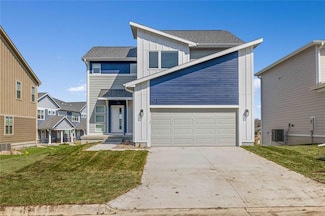 1472 S King's Grove Ave, West Des Moines, IA 50266