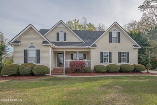 2645 Plumosa Dr, Grimesland, NC 27837