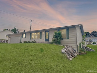 715 E Smith St, Iron Mountain, MI 49801