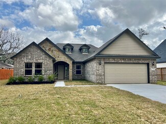 5 Seminole Ln, West Columbia, TX 77486