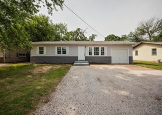 3238 W Latoka St, Springfield, MO 65807