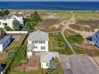 32 Hudson St, Seabrook, NH 03874