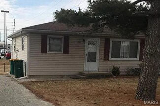 1805 Mari Dr, O'Fallon, IL 62269