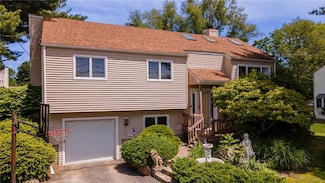 29 Valley View Dr, Cranston, RI 02921