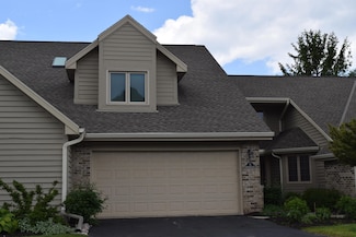 W240N2151 Dorchester Dr Unit 7C, Pewaukee, WI 53072