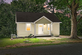 1001 Kendrick St, Clarksville, TN 37043