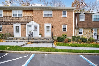 6 Anchorage Ln Unit 5A, Oyster Bay, NY 11771