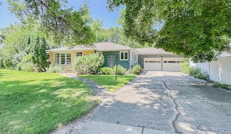 540 S 8th St, Bird Island, MN 55310