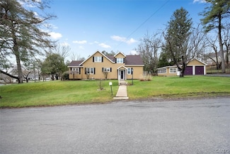 2827 Oneida St, Utica, NY 13501