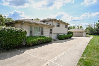 22W227 1st St, Glen Ellyn, IL 60137