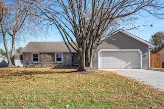 910 S Devonshire Rd, Yorktown, IN 47396