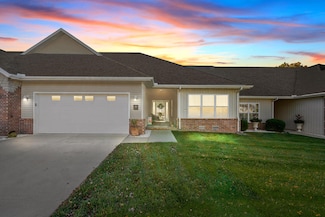 1368 N Sandy Creek Cir Unit 4, Nixa, MO 65714