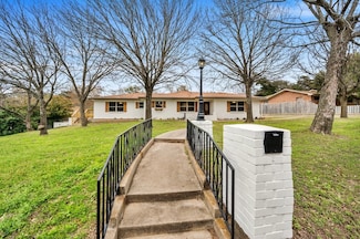 433 Sharron Dr, Woodway, TX 76712