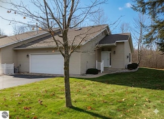 326 Woodside Cir Unit 33, Cadillac, MI 49601