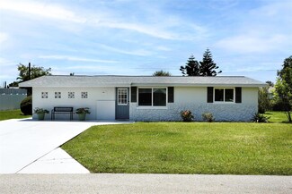 843 E 6th St, Englewood, FL 34223