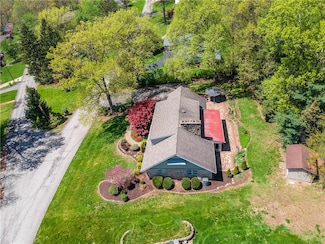 2 Davidson Dr, Beaver Falls, PA 15010