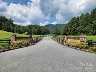 301 Bear Track Ln Unit 25, Lenoir, NC 28645