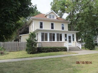615 Main St, Henry, IL 61537