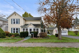 22 Franklin St, Phelps, NY 14532