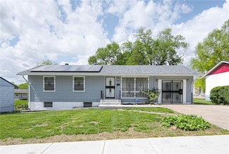 4922 E 41st St, Kansas City, MO 64130