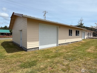 665 State Rt 101, Chinook, WA 98614