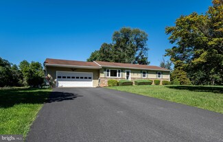 2916 York Manor Rd, Phoenix, MD 21131