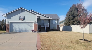 389 E Riley Ave, Haysville, KS 67060