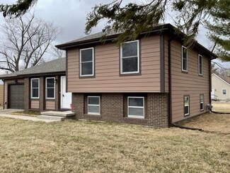 1227 Ann St, Grinnell, IA 50112