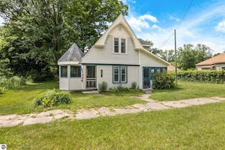 7692 3rd St, Thompsonville, MI 49683