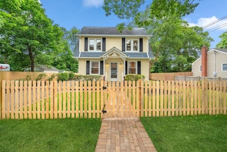16 Garfield Place, East Northport, NY 11731