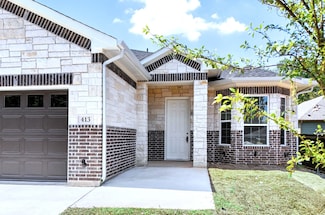 413 Henderson St, Bonham, TX 75418