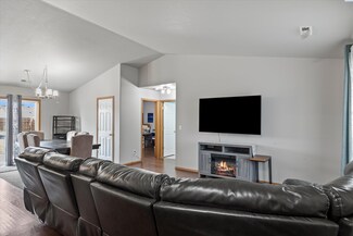 812 N Arbutus Ave, Pasco, WA 99301