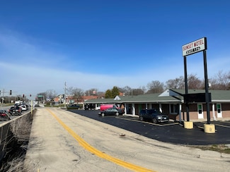 511 Rockland Rd, Lake Bluff, IL 60044