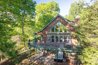 44 Riverside Dr, Whittier, NC 28789