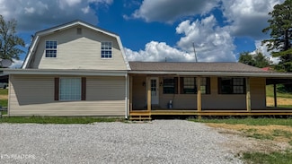 942 W 3rd Ave, Oneida, TN 37841