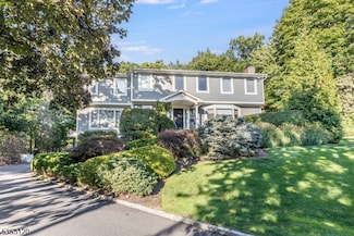 25 Morningside Dr, Livingston, NJ 07039