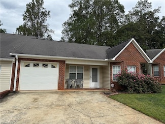 178 Bethania Oaks Cir, Pfafftown, NC 27040